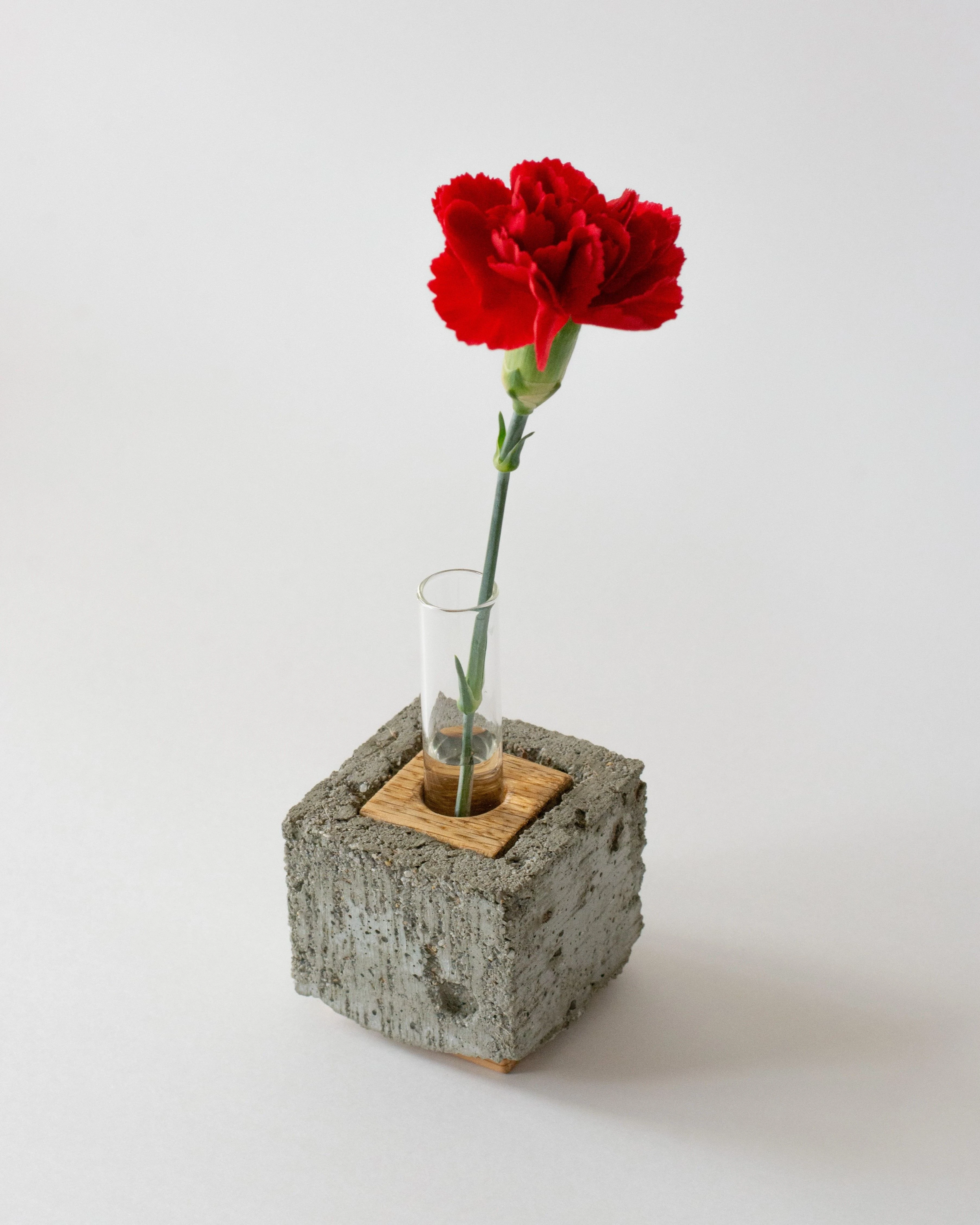 コンクリート製のモダンな花器 type-b-09